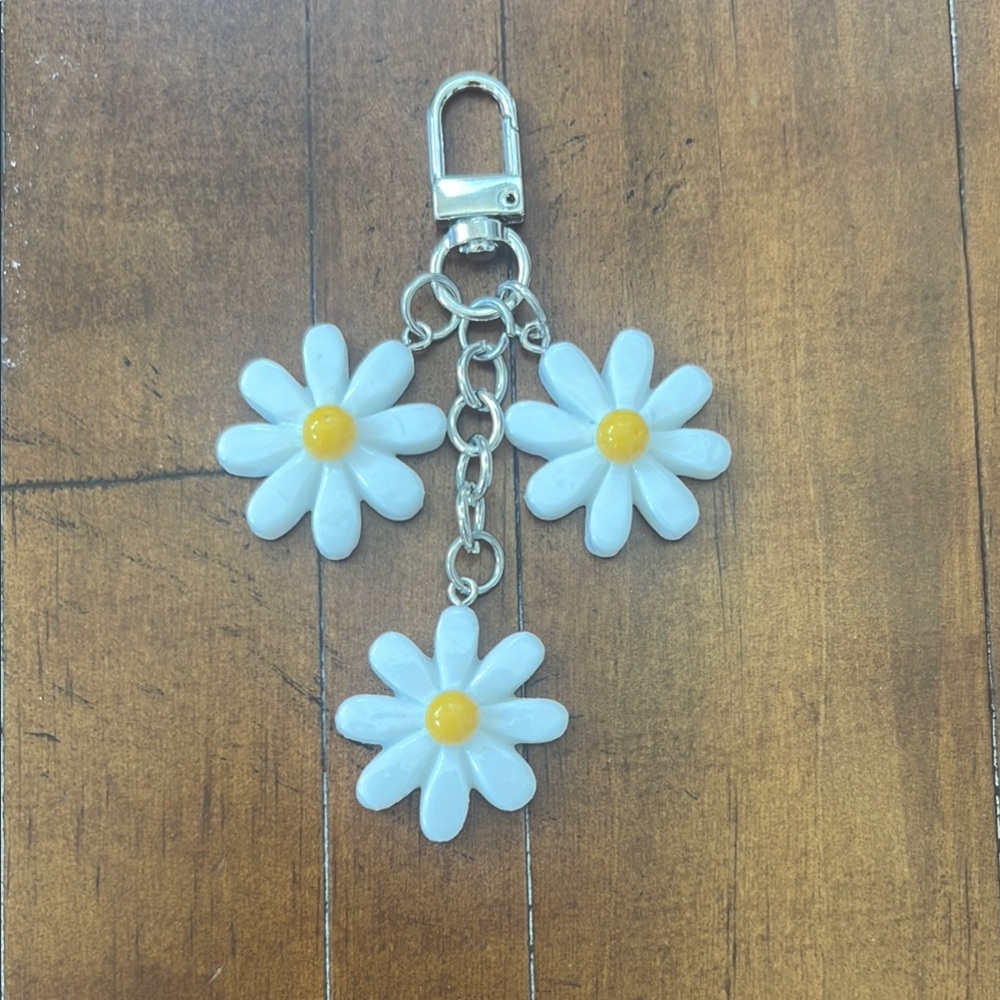 Daisy Flower Bag charm, Keychain Charm - Picture 2 of 2